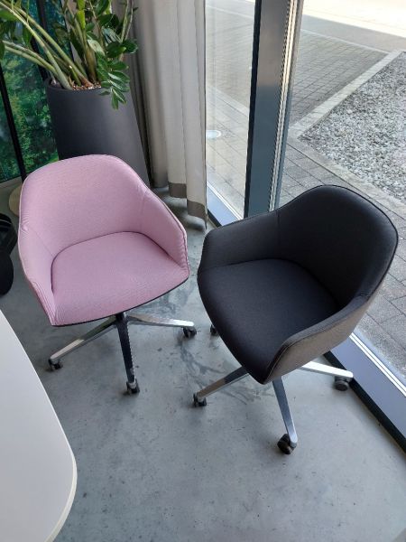 vitra Softshell Chair mit Fünfstern-Untergestell